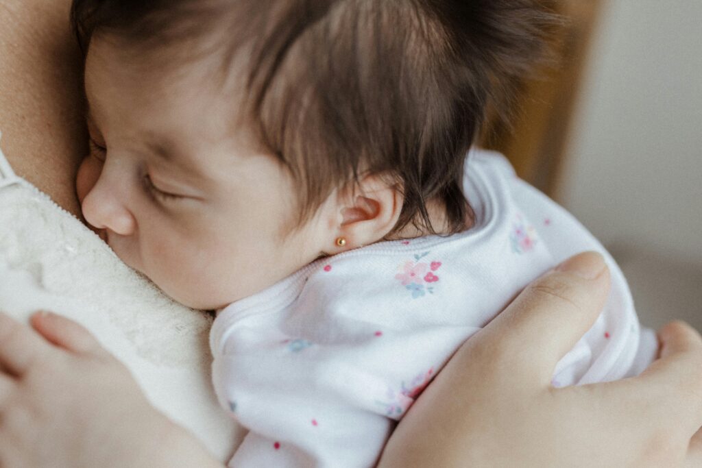 Newborn baby breastfeeding — the healthiest and safest first food